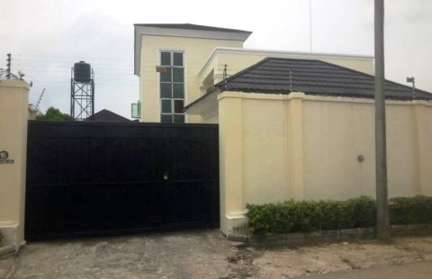 7 Bedroom Duplex To Let